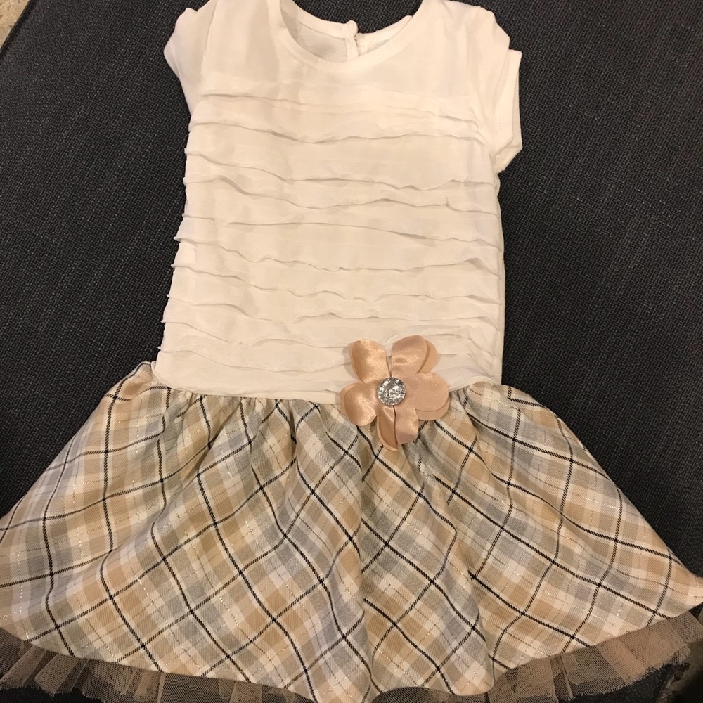 Cute Dress with Flower Detail